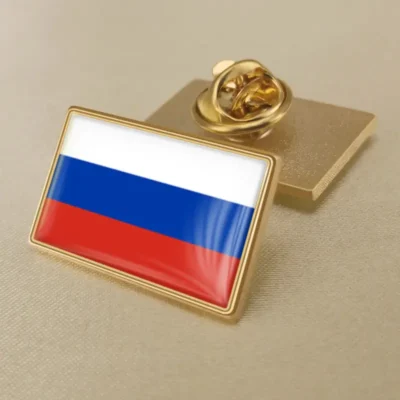 Pin de oro con la bandera rusa, ideal para la distribución al por mayor de accesorios con la bandera rusa.
